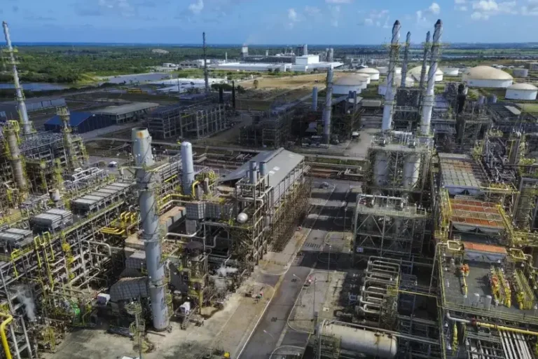 Petrobras reajusta valor do diesel em R$ 0,38 para distribuidoras