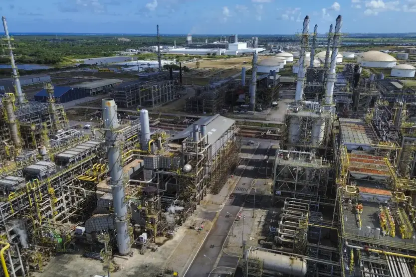 Petrobras reajusta valor do diesel em R$ 0,38 para distribuidoras