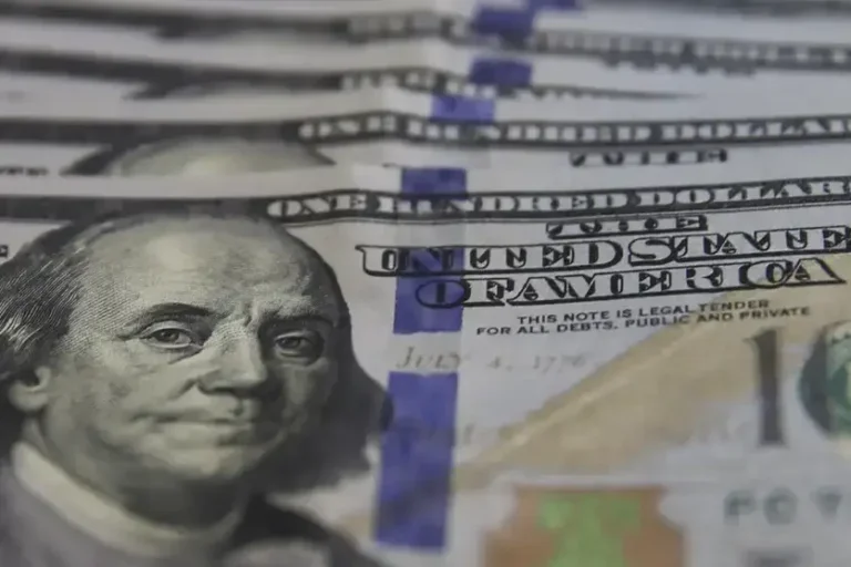 Petróleo Brent supera US$ 105 e eleva pressão sobre preços de combustíveis no mundo