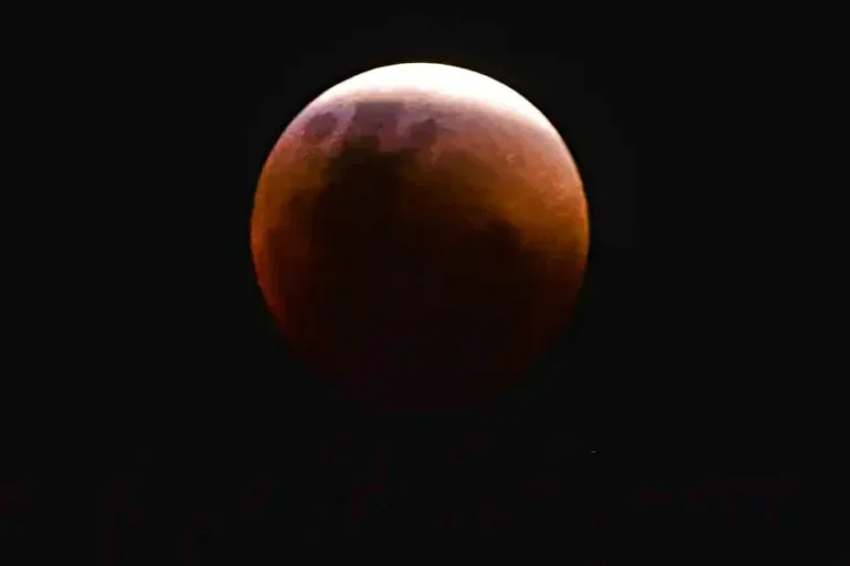 Eclipse lunar: Saiba como será a Lua de Sangue prevista para esta terça-feira