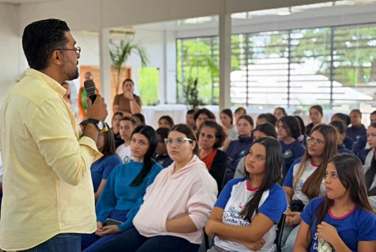 Escola do Legislativo promove palestra sobre compras públicas durante a 51ª Expo Umuarama