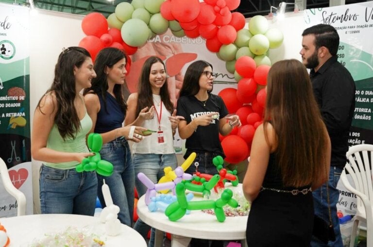 Estudantes de Medicina conscientizam sobre doação de órgãos na Expo Umuarama