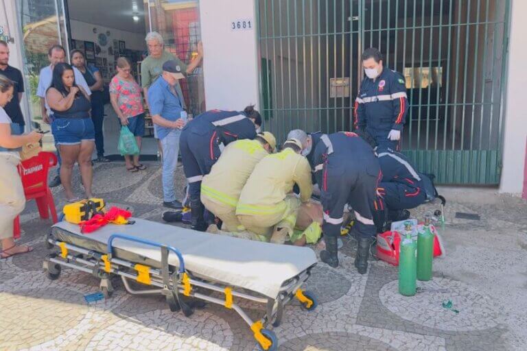 Urgente: Equipes tentam reverter parada cardiorrespiratória de homem em Umuarama