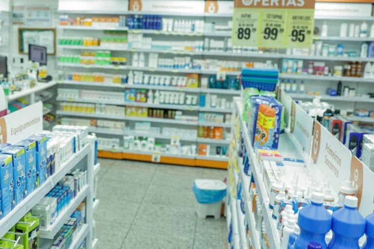 Câmara dos Deputados aprova projeto que autoriza farmácias em supermercados