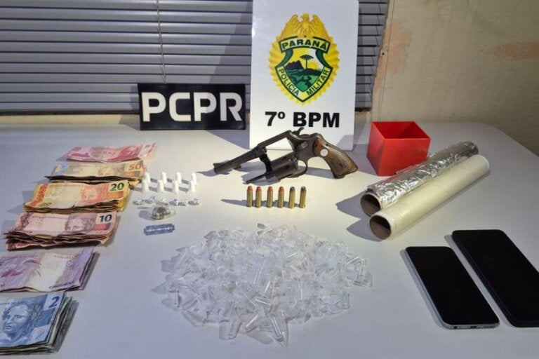 Operação prende 12 pessoas e apreende armas, drogas e veículos na região; vídeos