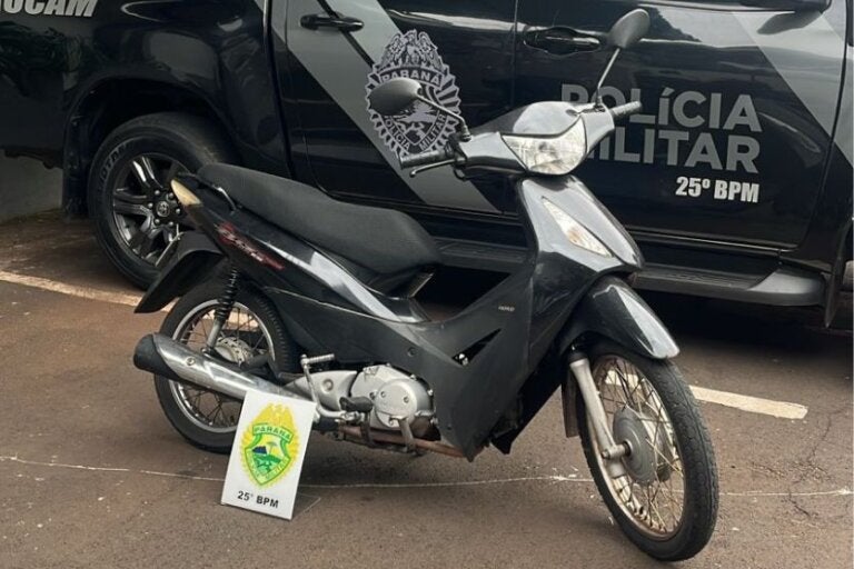 Mulher é presa após PM flagrar motoneta com sinais de adulteração
