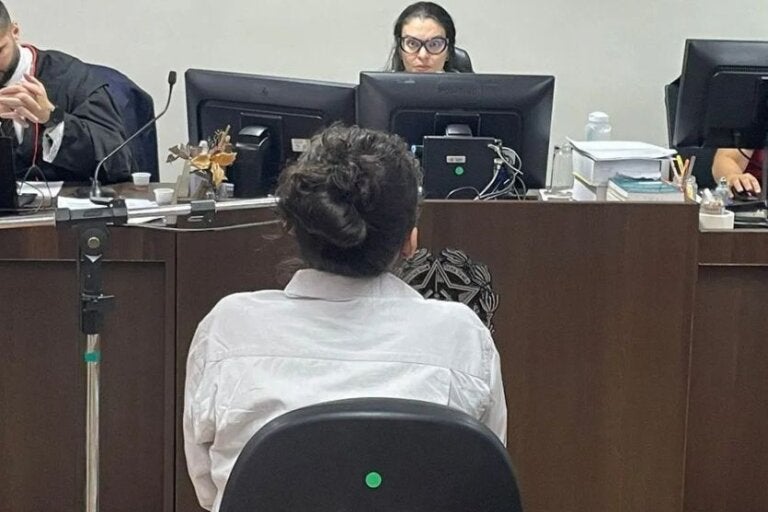 Júri absolve mãe que matou e decepou pênis de acusado de abusar de filha de 11 anos
