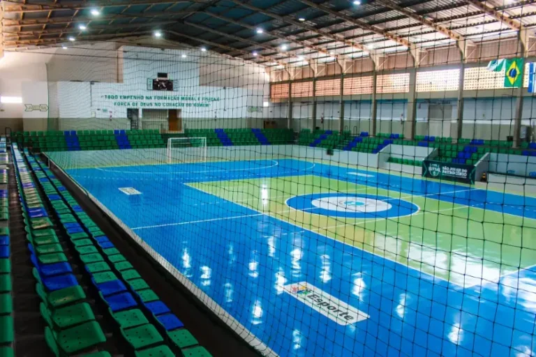 Ginásio de São Jorge do Patrocínio recebe cadeiras e amplia estrutura esportiva