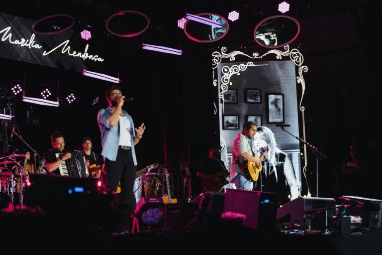 Com arena repleta, Henrique e Juliano mostram na Expo Umuarama seu tamanho como artistas