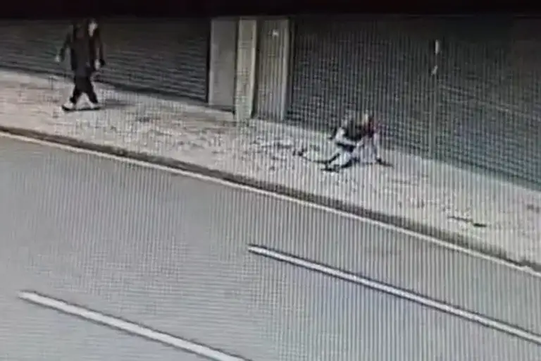 Suspeito de incendiar homem em situação de rua é preso em flagrante no PR; veja o vídeo