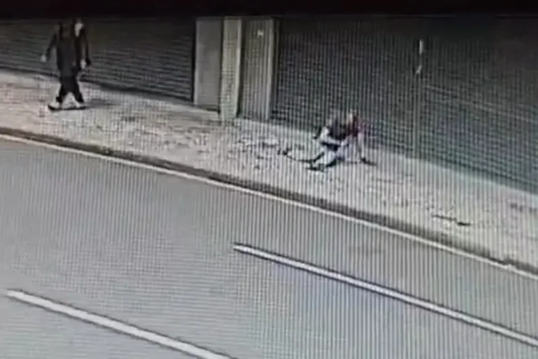 Homem que teve corpo incendiado morre após 20 dias internado