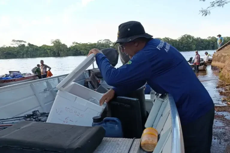 IAT aborda 150 barcos e apreende equipamentos de pesca irregular no Noroeste do Paraná