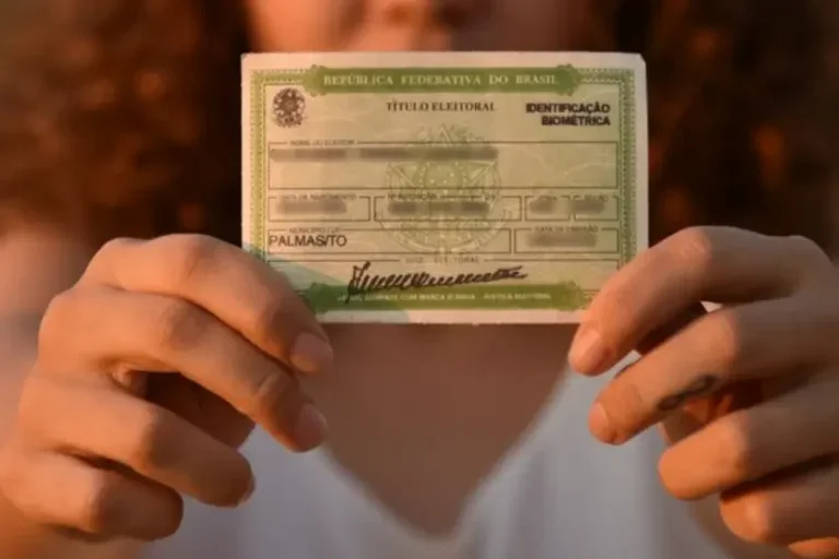 Mutirão da Justiça Eleitoral incentiva jovens de Umuarama a tirar o primeiro título de eleitor