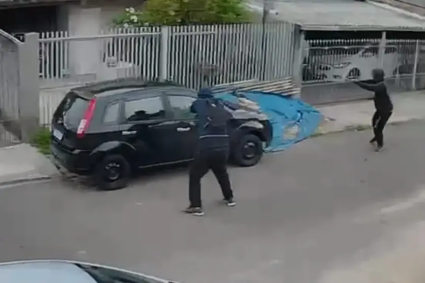 Vídeo mostra execução de jovem que estava saindo da casa da namorada no PR