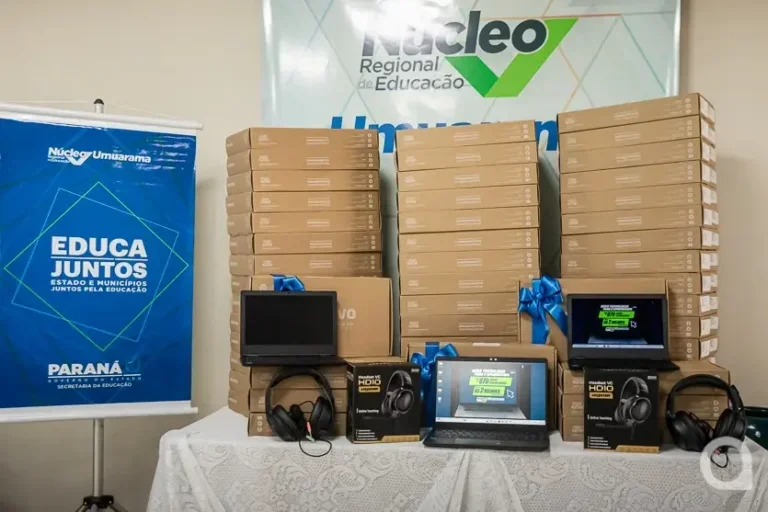 NRE de Umuarama entrega 870 kits tecnológicos a escolas de 19 municípios da região