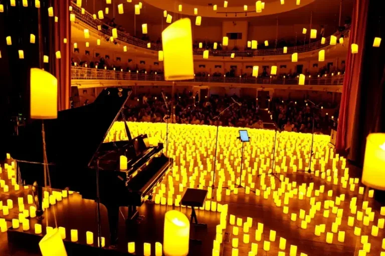 Espetáculo à luz de velas traz clássicos do cinema ao Teatro Neiva Pavan