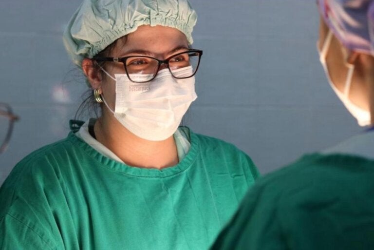 “Ouvi que cirurgia não é coisa de mulher”: a história da médica umuaramense que provou o contrário