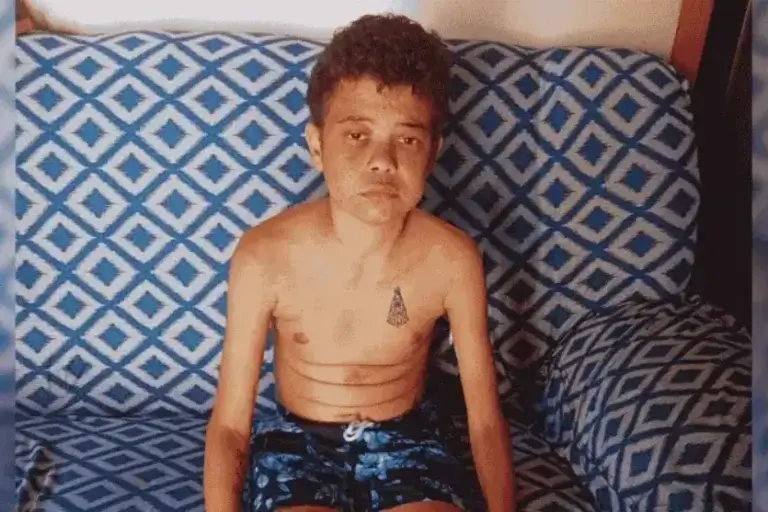 Jovem luta contra graves complicações de saúde e família faz rifa para garantir tratamento