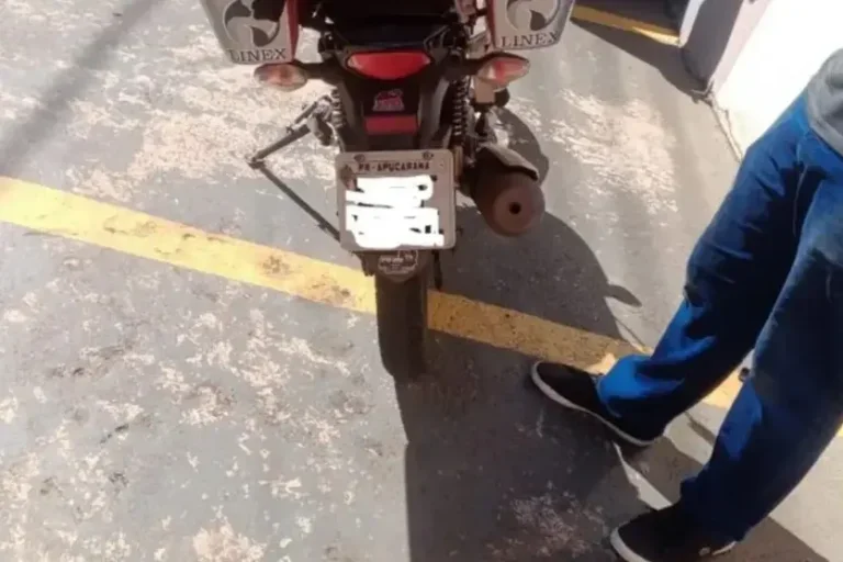 Sem dinheiro pro busão, ex-presidiário tenta furtar moto na porta da cadeia e é preso
