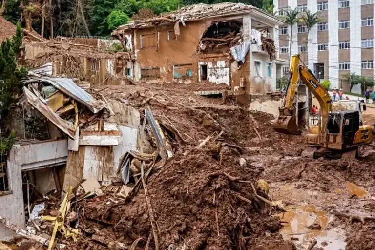 Número de mortos nas chuvas em Minas Gerais sobe para 72 neste domingo