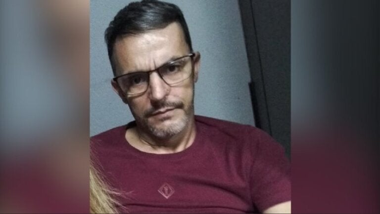 Pai e filho são mortos a tiros dentro de garagem de veículos em Cascavel