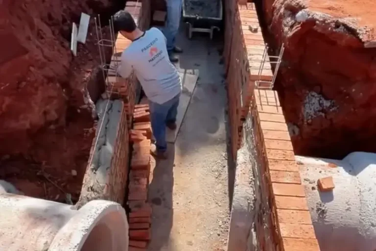 Obras de drenagem avançam em Perobal para reduzir alagamentos em dois bairros