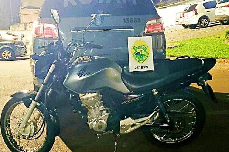 Rotam localiza moto furtada em Umuarama estacionada perto da Praça dos Xetá