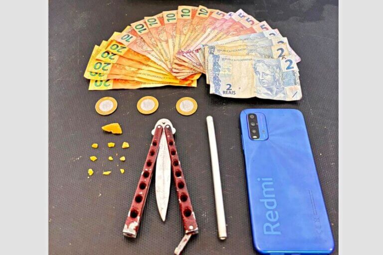 Polícia Militar prende homem por tráfico de drogas na Praça da Bíblia