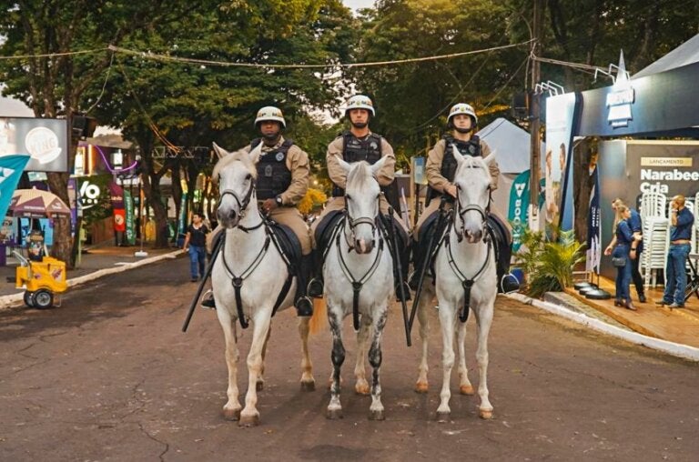 Policiamento montado reforça segurança e chama atenção do público na Expo Umuarama