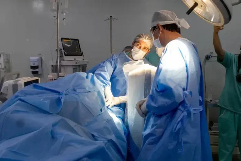 Jovem com lesão medular apresenta reação após aplicação de polilaminina em Cascavel