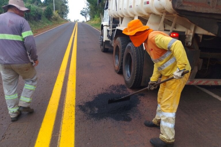 DER inicia melhorias na PR-490 entre Altônia e Iporã com tapa-buracos