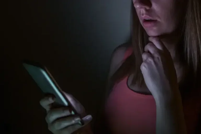 Google e Meta perdem ação por vício de adolescentes em redes sociais