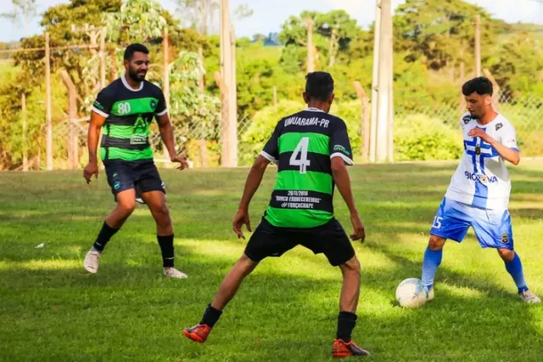 Goleada derruba líder e muda o topo do ranking de futebol suíço em Umuarama