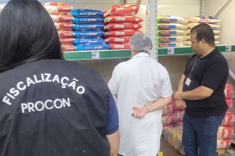 Saiba qual é o supermercado de Umuarama notificado por manter alimentos com insetos
