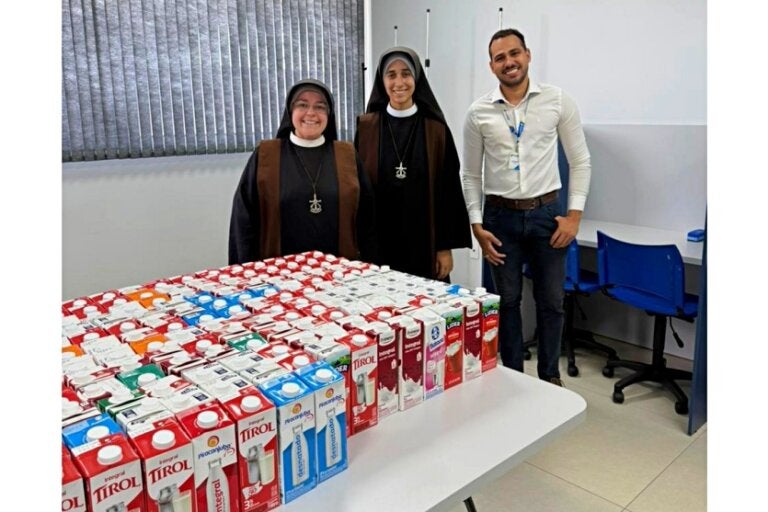 Alunos de Direito da UniAlfa arrecadam 339 litros de leite para o Lar Santa Faustina