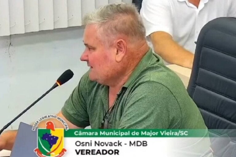 Vereador defende morte de cachorros de rua durante discussão na Câmara