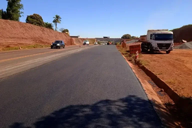 Ratinho Junior inaugura viaduto na PRC-272 e anuncia novos investimentos em Iporã