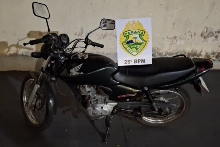 Moto furtada em Guaíra é encontrada com as chaves na ignição e capacete em Francisco Alves