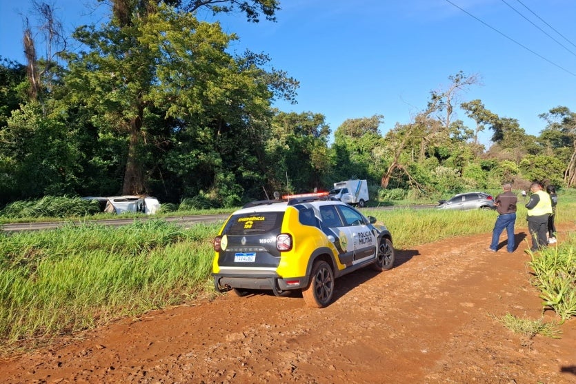 Mulher morre na PR-218 após colisão frontal entre SUV e caminhonete
