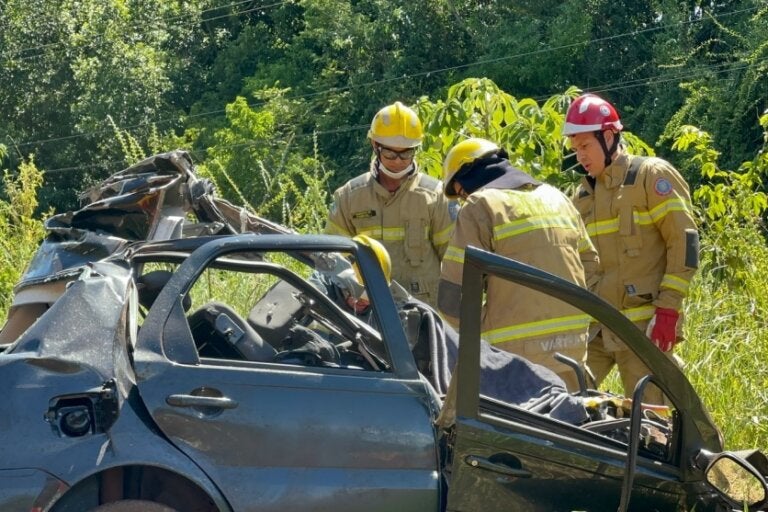 Duas pessoas morrem em gravíssimo acidente na PR-323, próximo ao trevo de Lovat