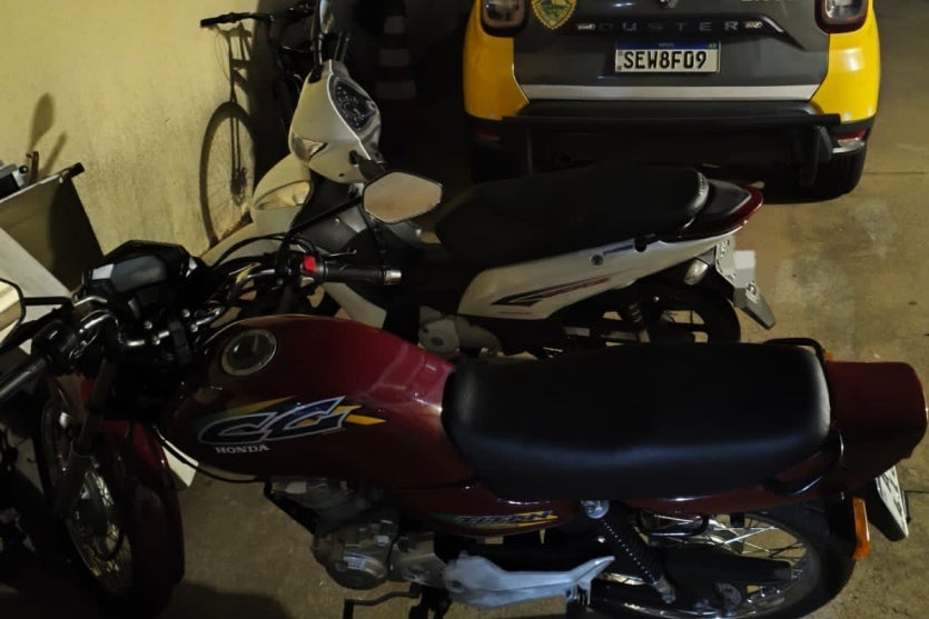 PM apreende duas motocicletas conduzidas por jovens sem CNH, em Umuarama