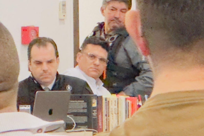 Julgamento de policial penal tem pedido de adiamento após ausência de testemunha