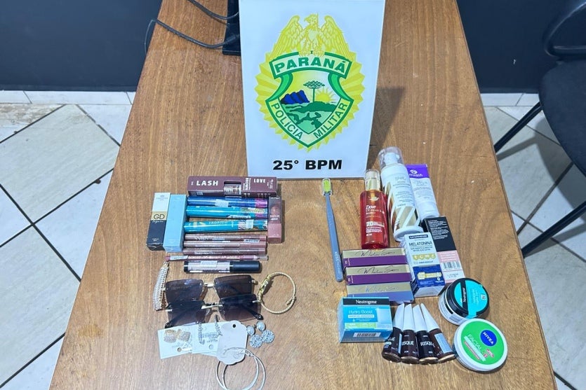 Mulher que furtou farmácia e loja de cosméticos é presa em flagrante no Centro de Umuarama