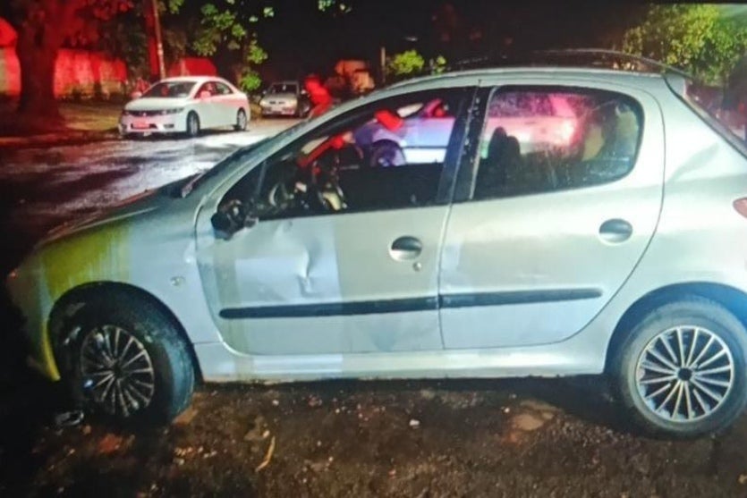 Adolescente embriagado capota carro no centro de Umuarama e é levado à delegacia