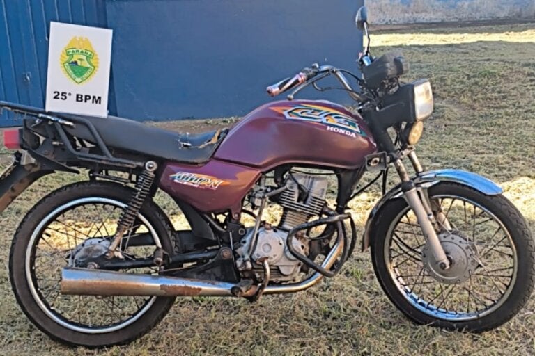 Moto com sinais adulterados é apreendida no Centro de Ivaté