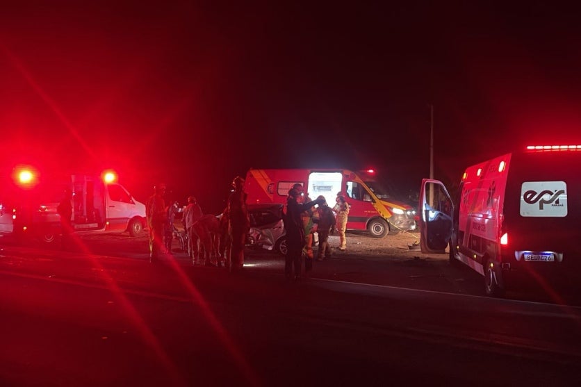 Condutor de automóvel morre após colisão frontal com caminhão na PR-323