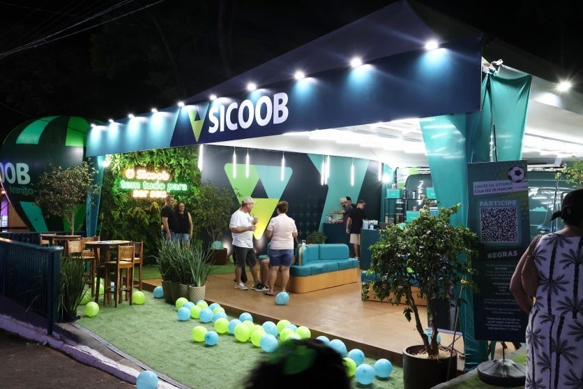 Comitê Mulher do Sicoob Arenito oferece serviços de bem-estar na Expo Umuarama