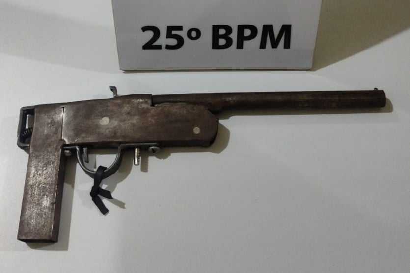 Arma de fogo artesanal é apreendida com morador que estava de mudança em Alto Piquiri