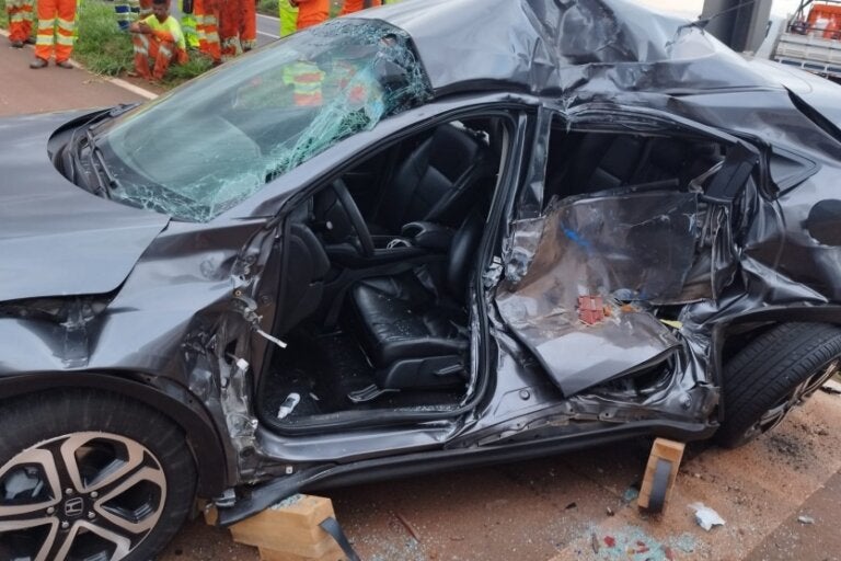 Idoso fica gravemente ferido após colisão de carros e ônibus na BR-376 em Marialva