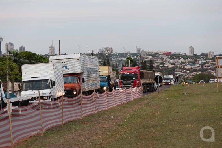 Umuarama segue sem mobilização enquanto caminhoneiros avaliam greve nacional